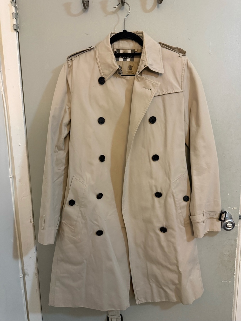 Burberry Beige Kensington Trench Coat - Timeless Double-Breasted Style